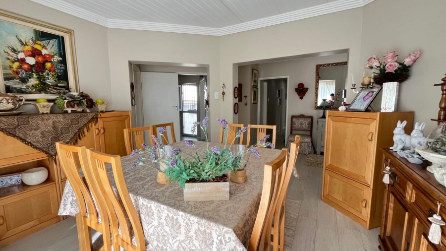 4 Bedroom Property for Sale in Hartenbos Central Western Cape